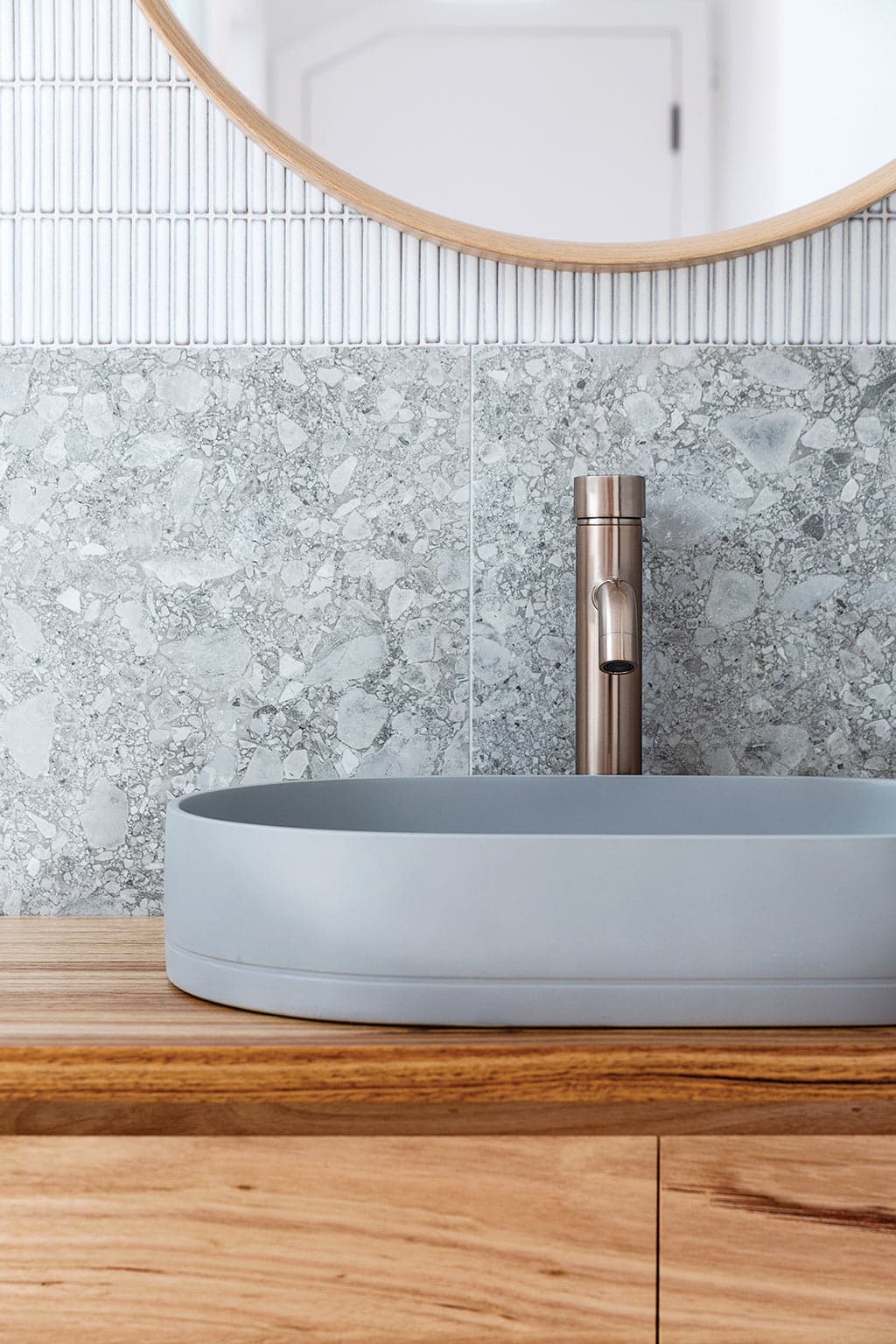 Round Pinless Tall Basin Mixer - Champagne thumbnail 4