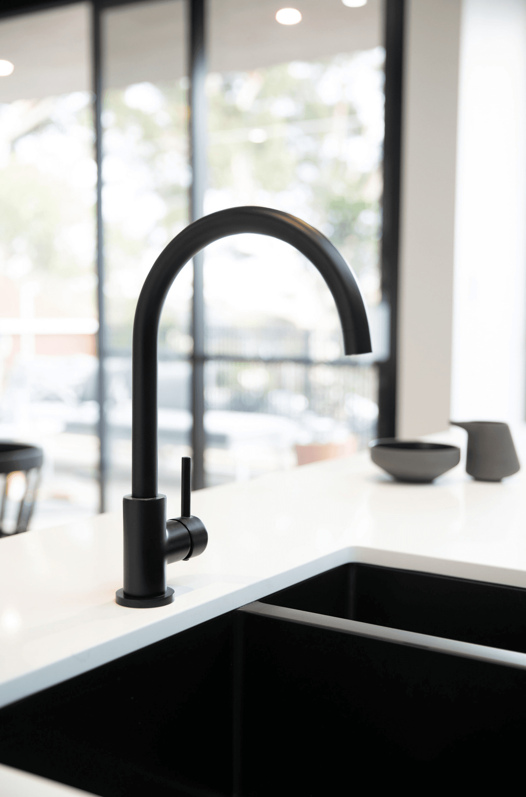Round Gooseneck Kitchen Mixer Tap - Matte Black thumbnail 8