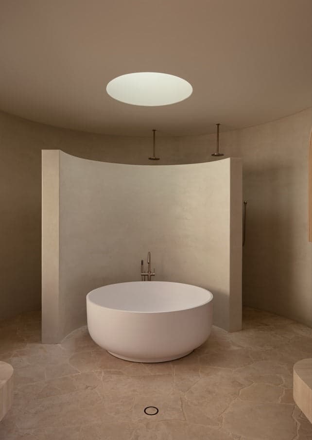 Round Freestanding Bath Spout and Hand Shower - Champagne thumbnail 4
