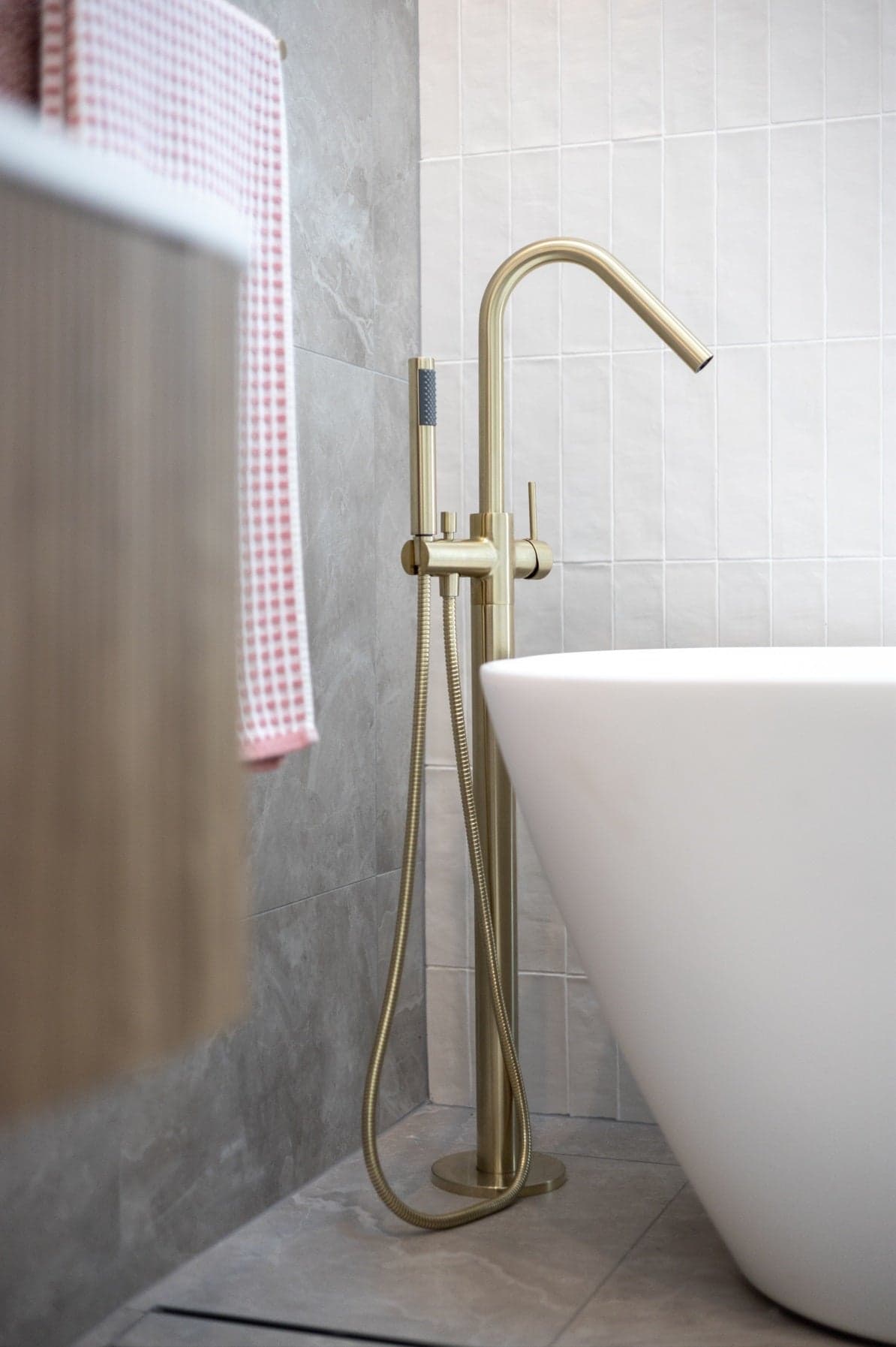 Round Freestanding Bath Spout and Hand Shower - PVD Tiger Bronze thumbnail 6