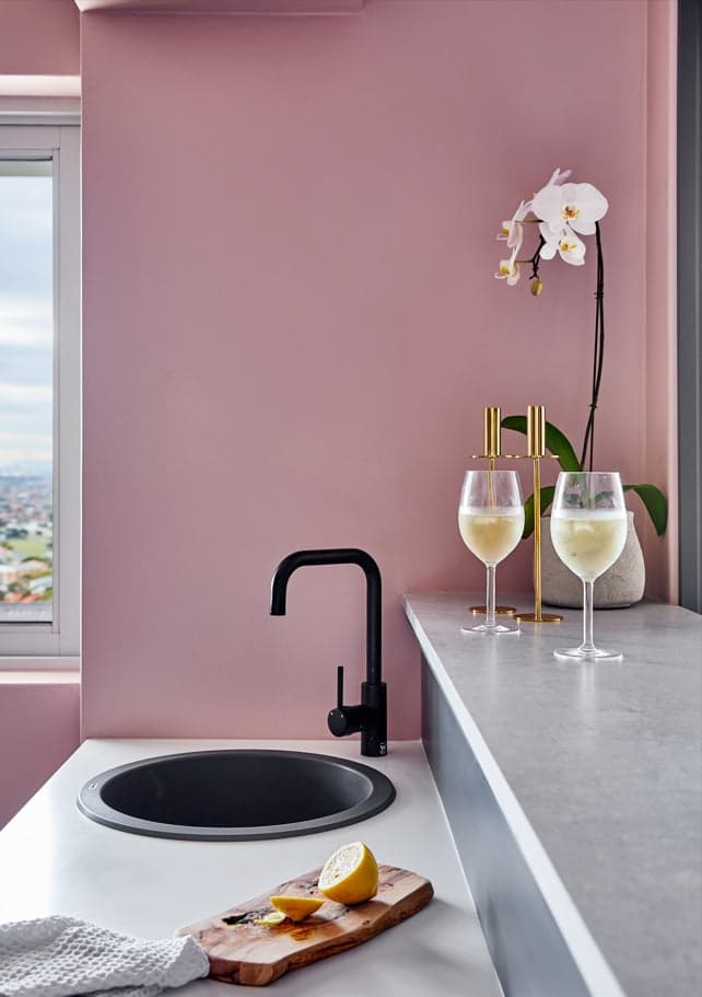 Round Kitchen Mixer Tap - Matte Black thumbnail 5
