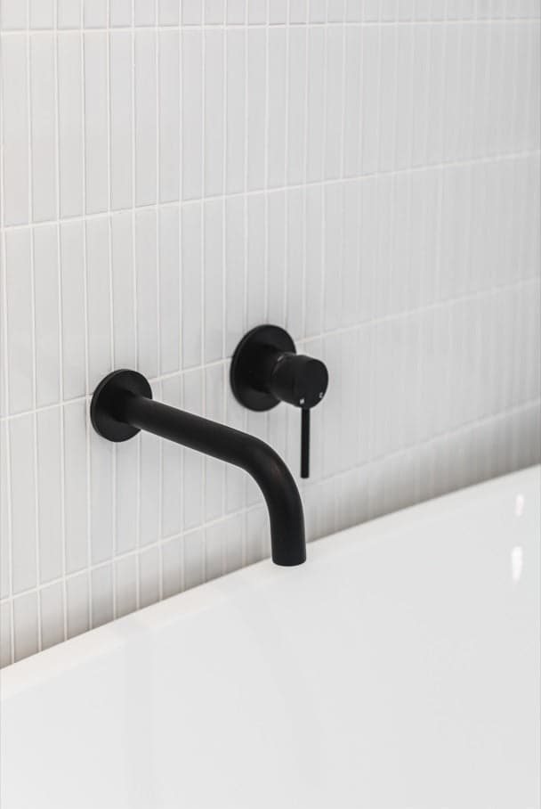 Universal Round Curved Spout - Matte Black thumbnail 5
