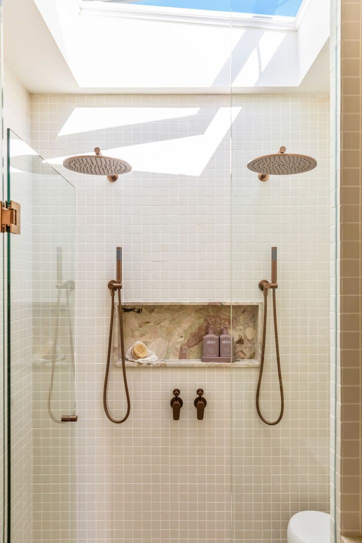Round Shower on Swivel Bracket - Lustre Bronze thumbnail 8