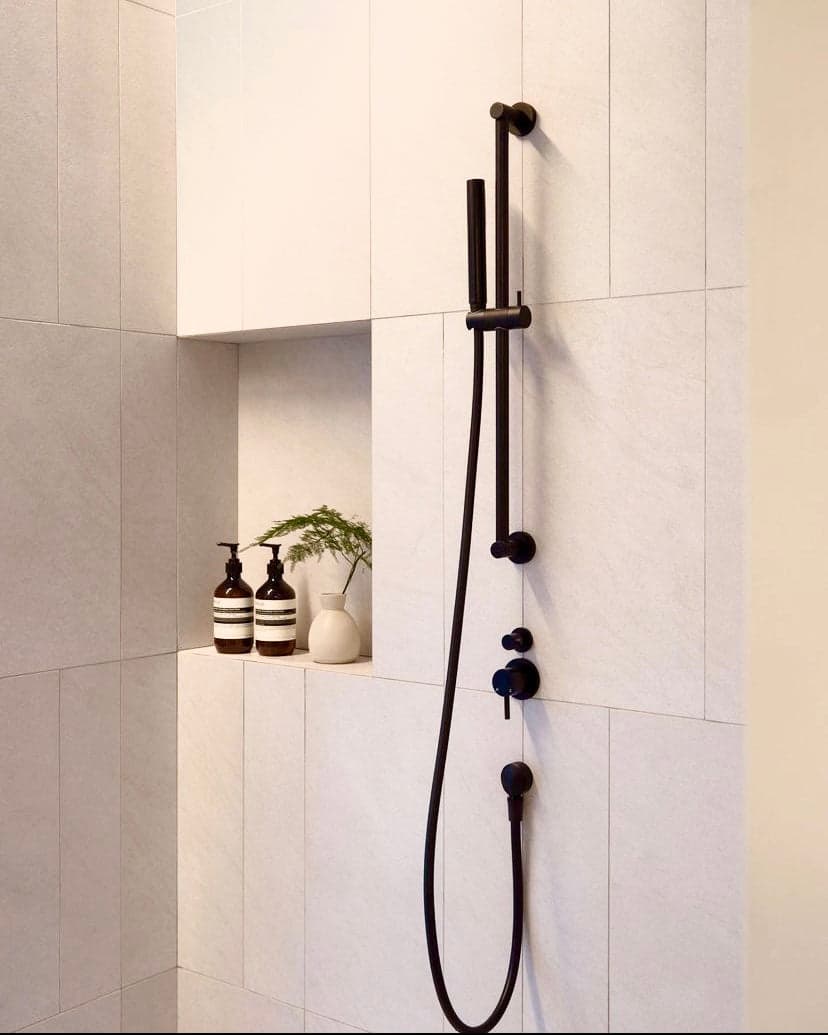 Round Hand Shower on Rail Column - Matte Black thumbnail 3