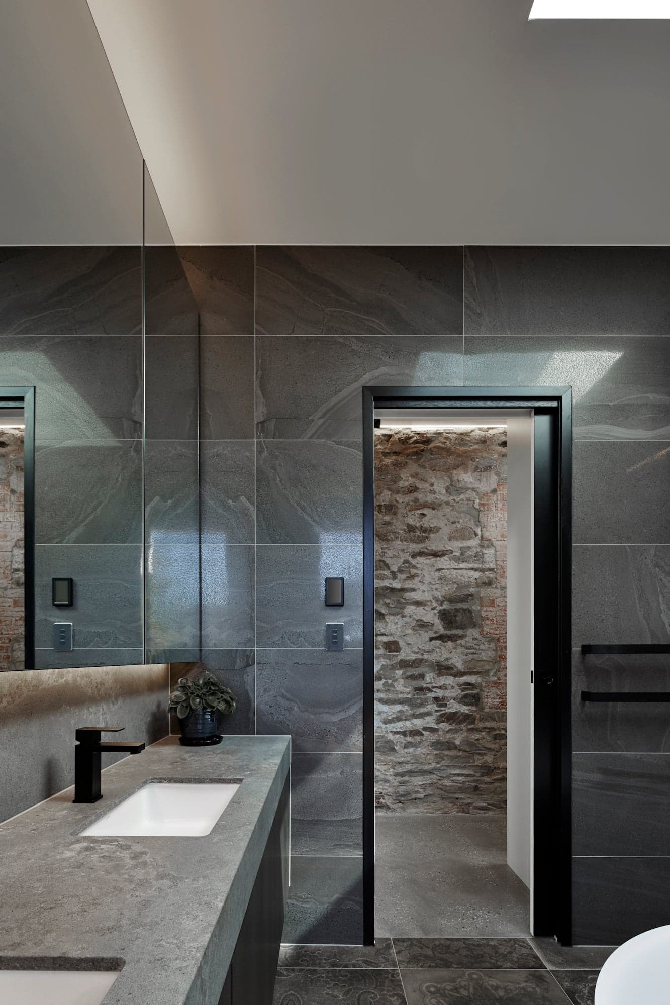 Square Basin Mixer - Matte Black thumbnail 4
