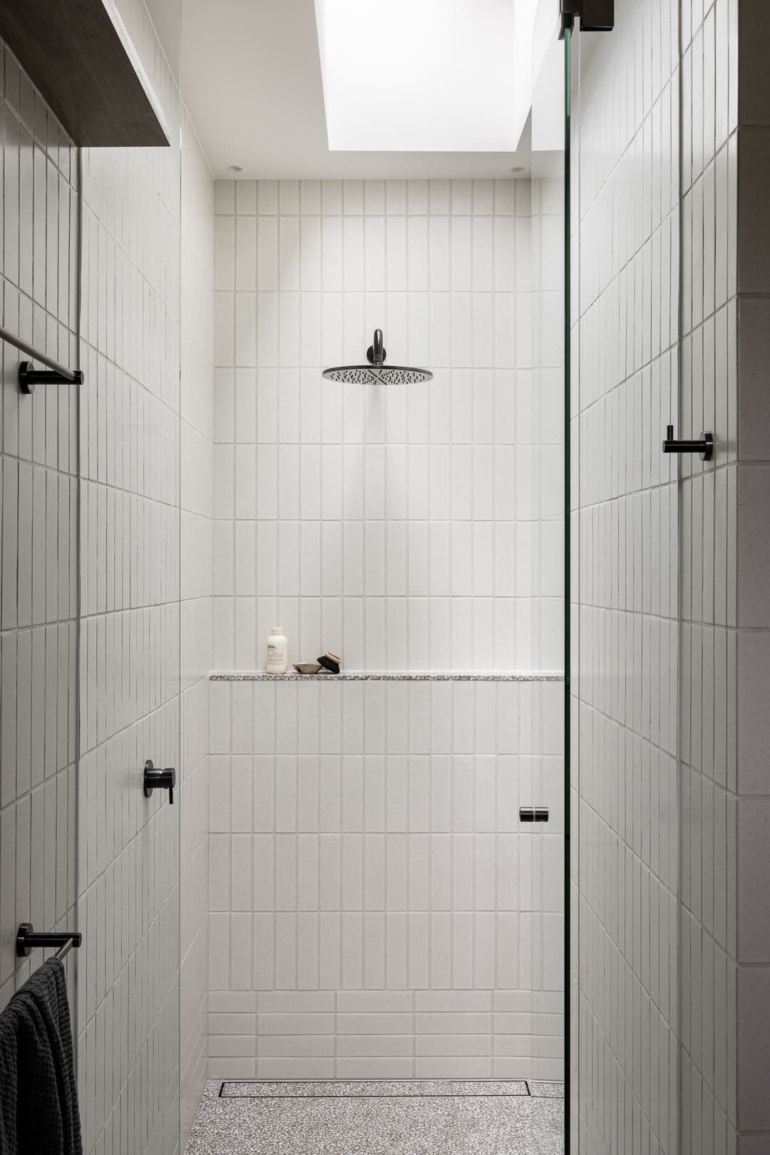 Round Wall Shower Curved Arm 400mm - Shadow Gunmetal thumbnail 4