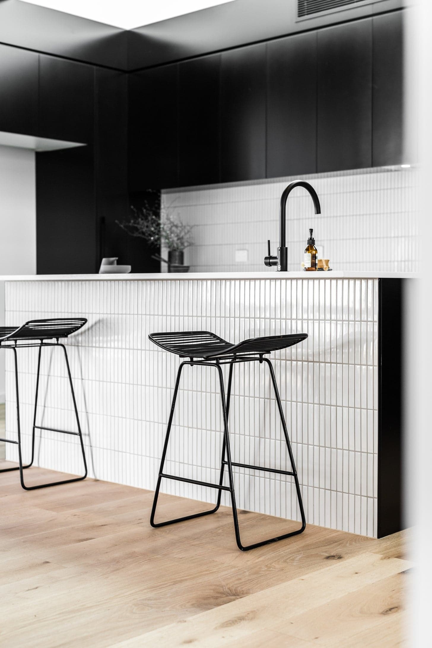 Round Gooseneck Kitchen Mixer Tap - Matte Black thumbnail 6