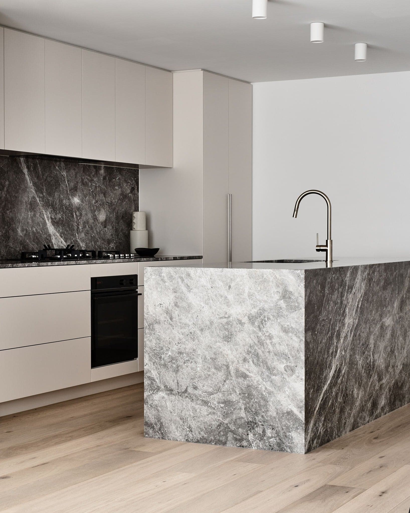 Round Piccola Pull Out Kitchen Mixer Tap thumbnail 7