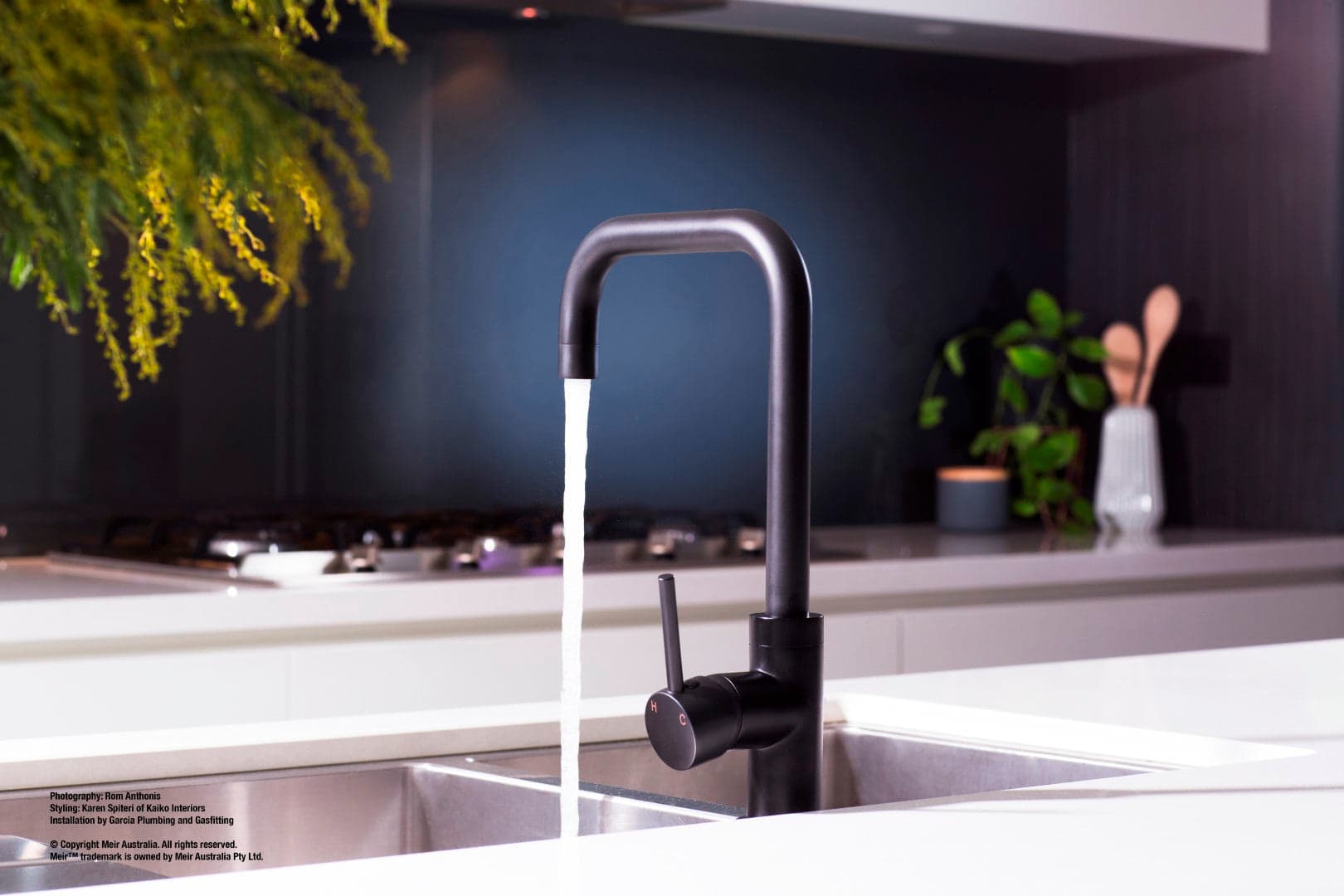 Round Kitchen Mixer Tap - Matte Black thumbnail 6
