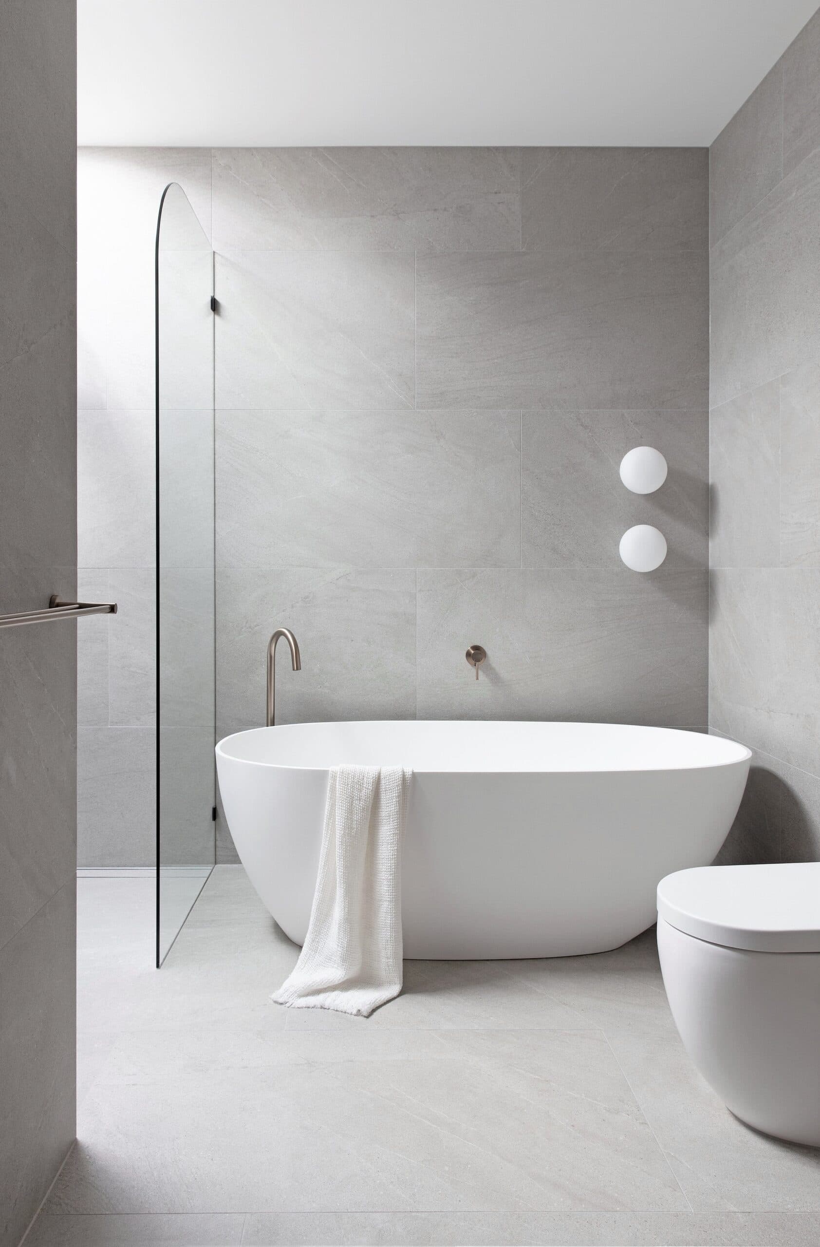 Round Freestanding Bath Spout - Champagne thumbnail 4