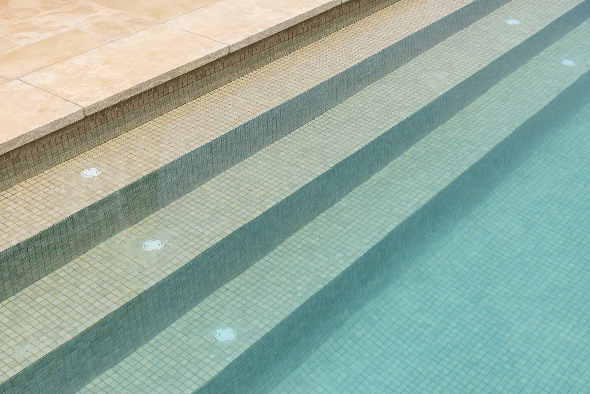 Outdoor Paver - Classic Travertine thumbnail 2