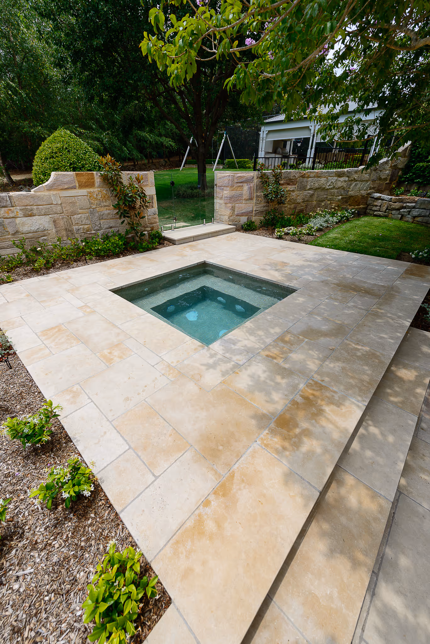 Outdoor Paver - Classic Travertine thumbnail 4