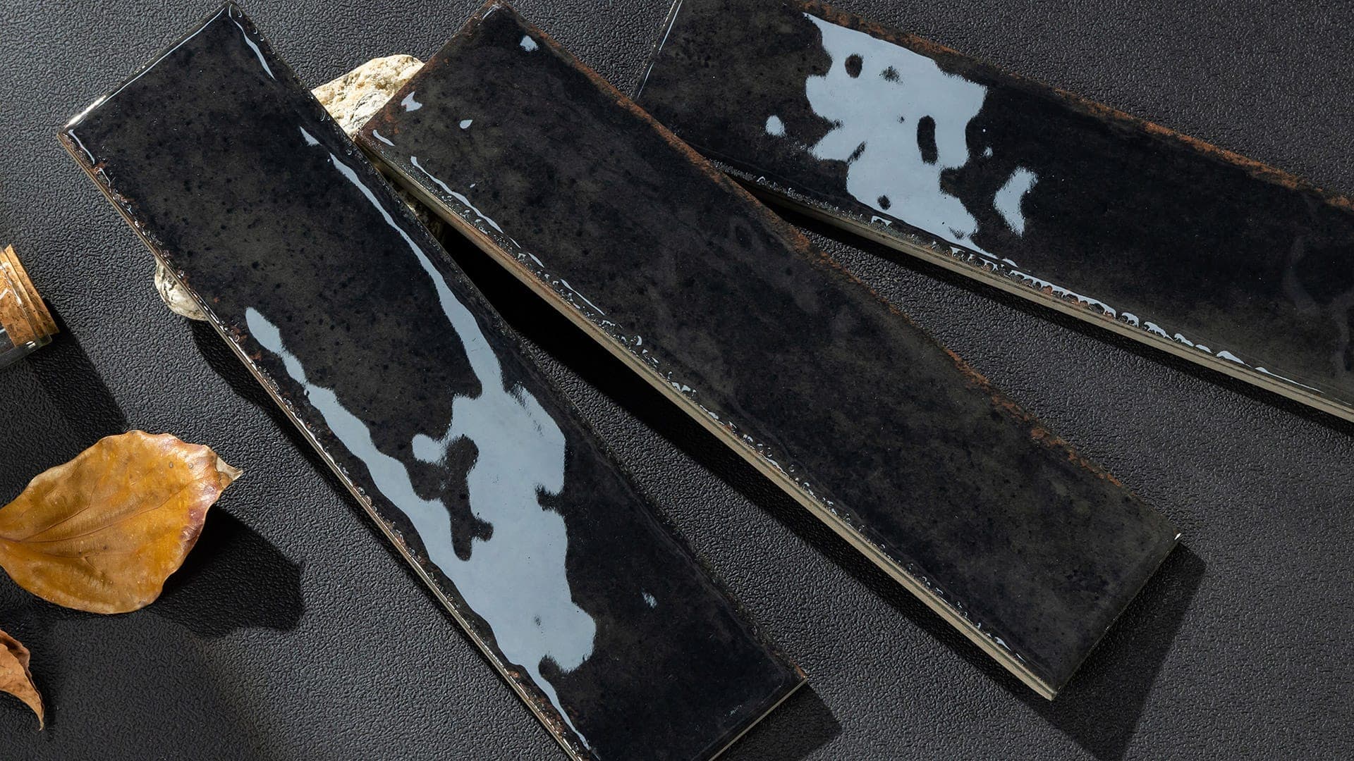 Otway Black Gloss — view 1