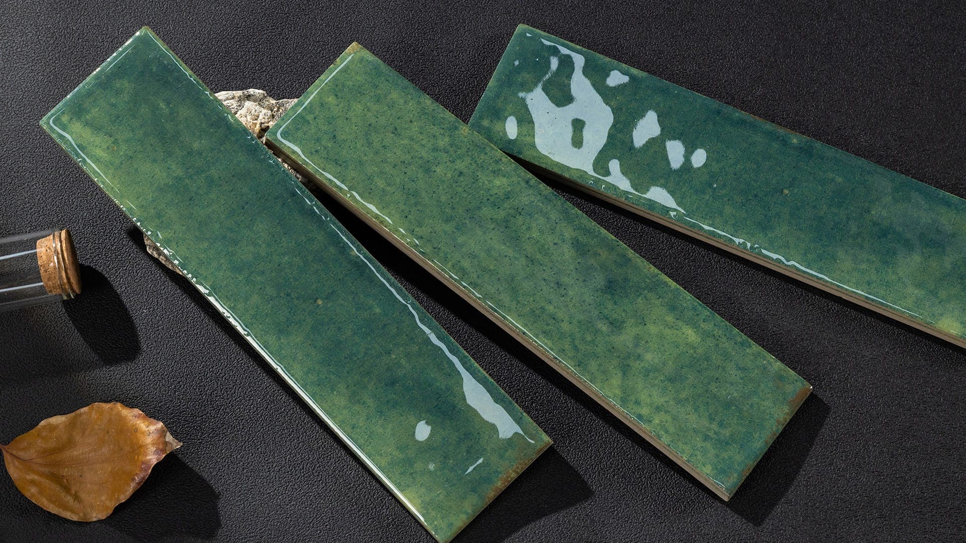 Otway Dark Green Gloss — view 1